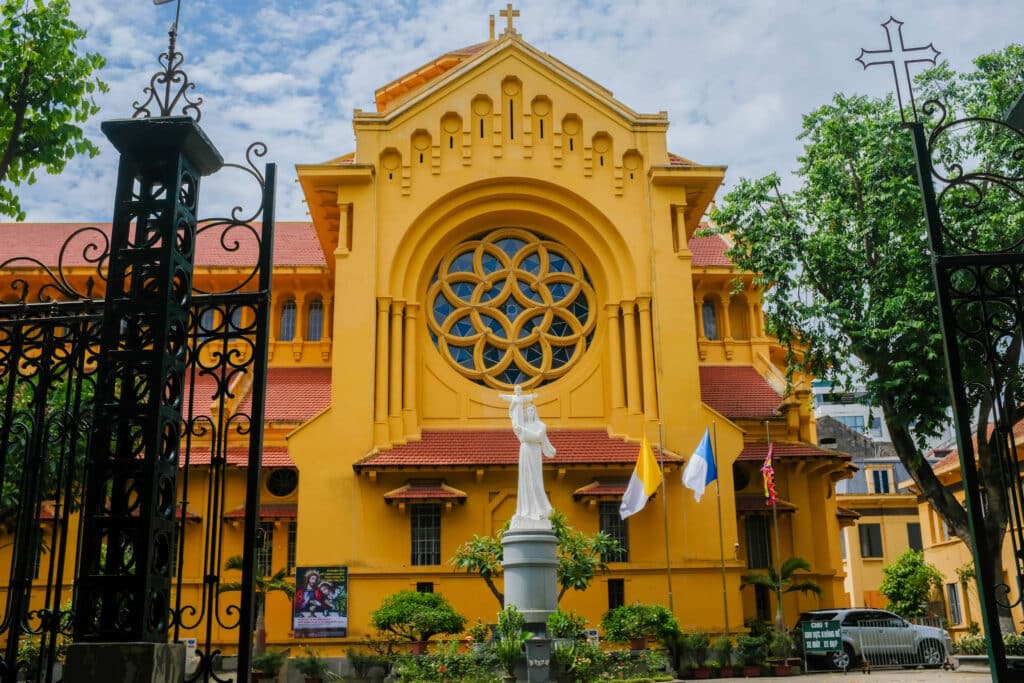 popular catholic church in hanoi